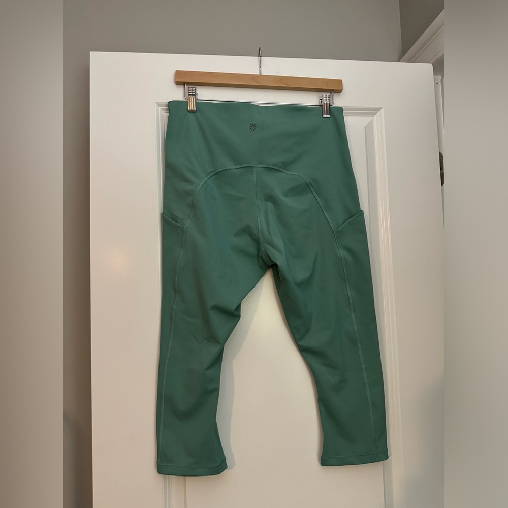 Athleta Stash Pocket Capri Size 1X in Mint Green